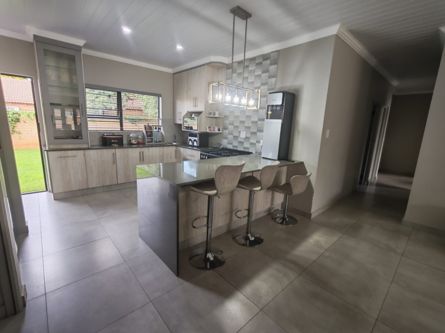 To Let 3 Bedroom Property for Rent in Flamwood North West